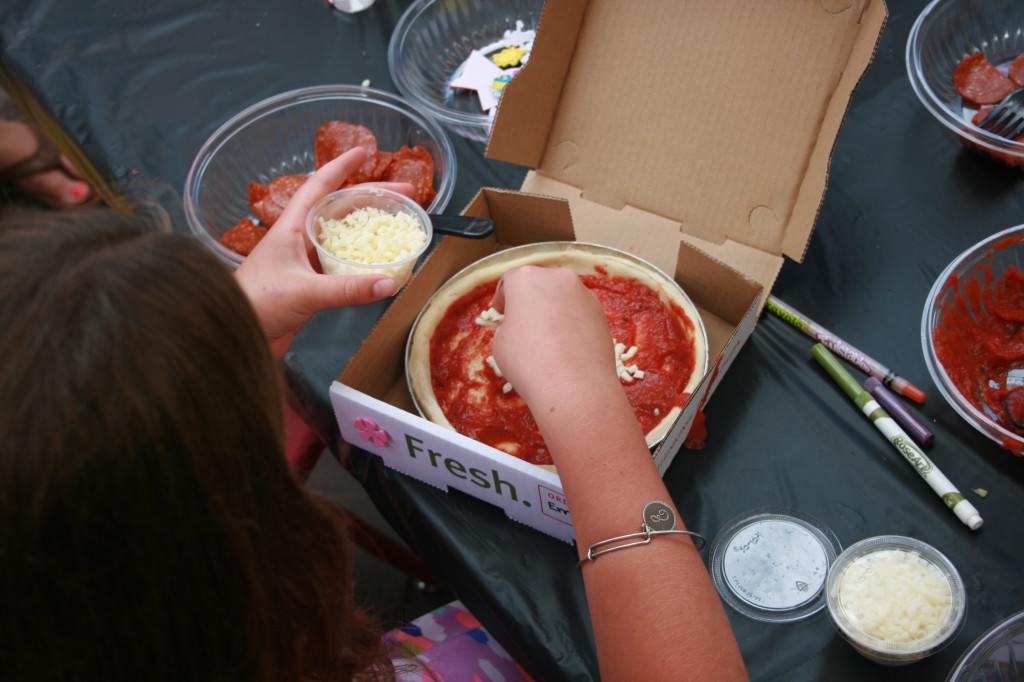making her pizza