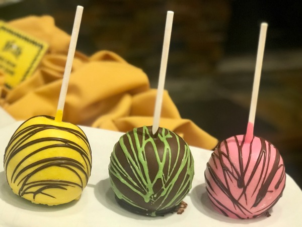 knotts-peanuts-celebration-chocolate-covered-apples