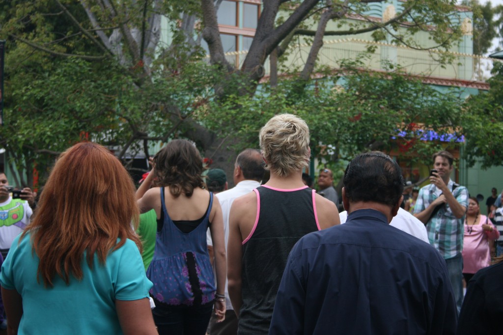 Ladies and Gentleman, may I present to you...the backside of Ross Lynch! 