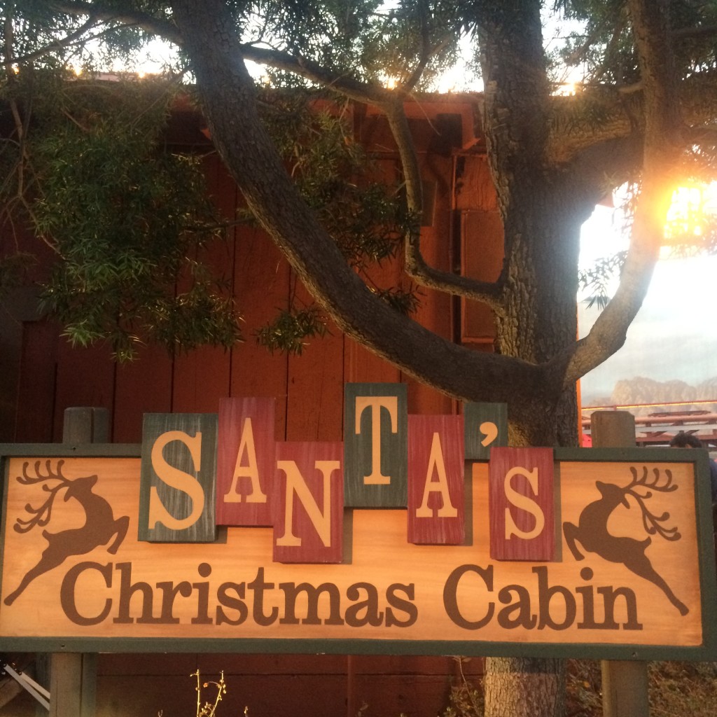 Knotts-Merry-Farm-Santas-Christmas-Cabin