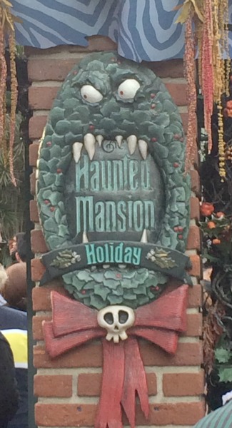 Disney-Holidays-Haunted-Mansion-Holiday