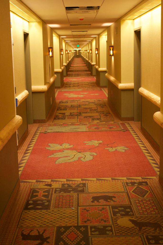 Great-Wolf-Lodge-Southern-California-hallway