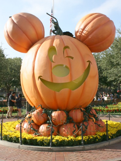 halloween-time-at-disneyland-resort-giant-mickey-pumpkin
