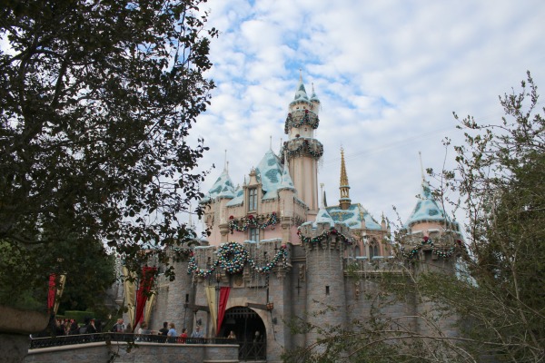 disneyland-holidays-castle-day