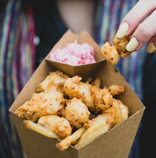 knotts-berry-farm-boysenberry-festival-deep-fried-alligator