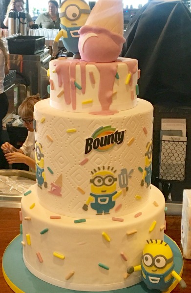 despicable-me-3-cake