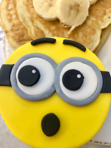 minion-cupcake-and-pancakes