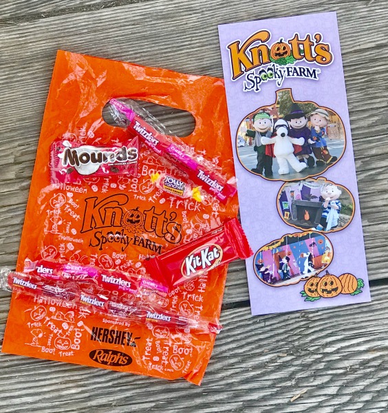 knotts-spooky-farm-treat-bag-2017