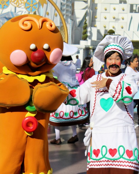 disneyland-holidays-a-christmas-fantasy-parade-gingerbread-man