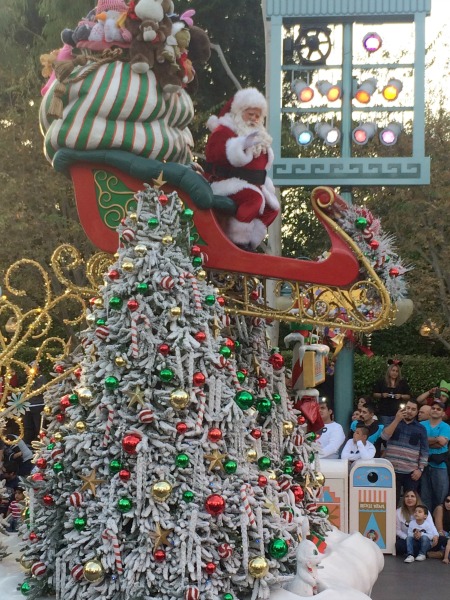 holidays-at-disneyland-resort-a-christmas-fantasy-parade-1