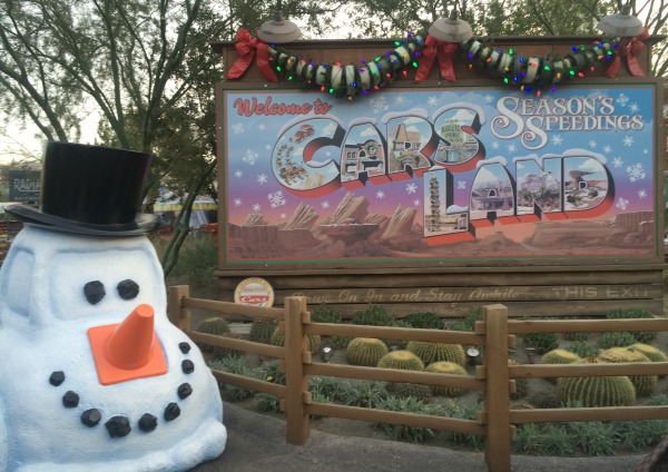 holidays-at-disneyland-resort-carsland-1