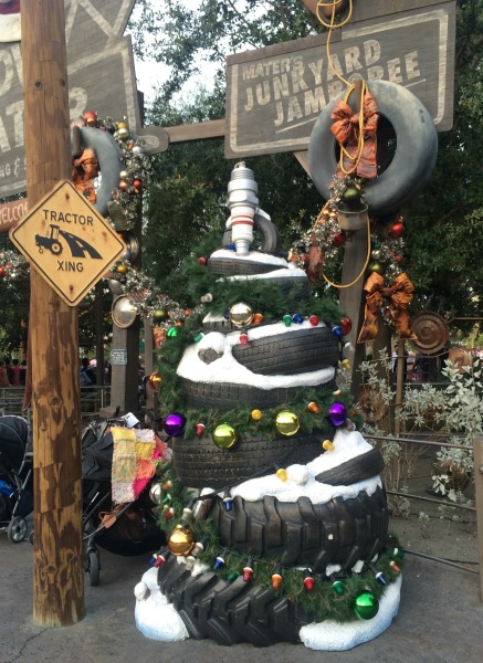 holidays-at-disneyland-resort-carsland-2