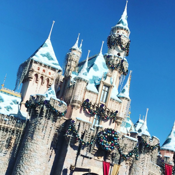 disneyland-holidays-castle-1