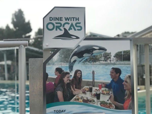 dine-with-orcas-sign