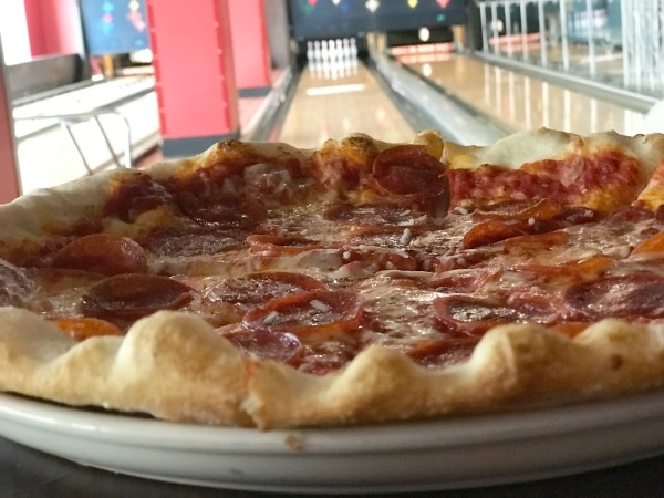 splitsville-luxury-lanes-orlando-pizza