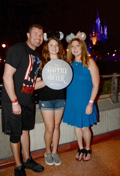 happily-ever-after-dessert-party-photopass-family-photo